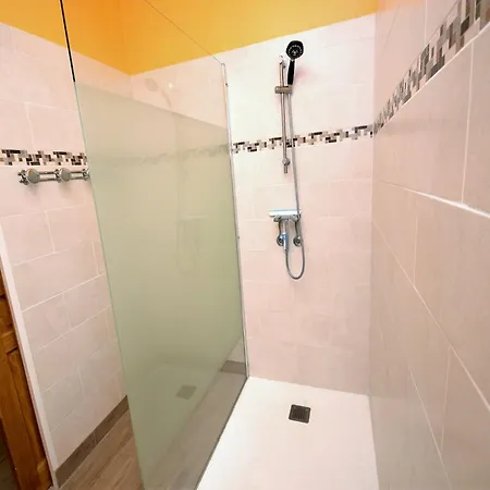 House Near Cahors With Private Natural Retreat, Cleaning Included Casa vacanze